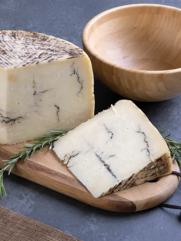 Pecorino al tartufo