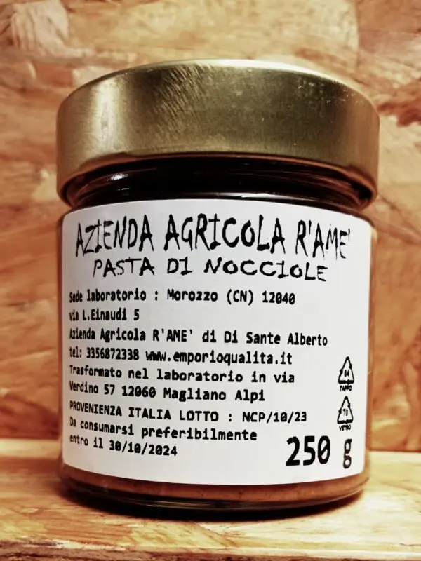 Pasta di nocciole